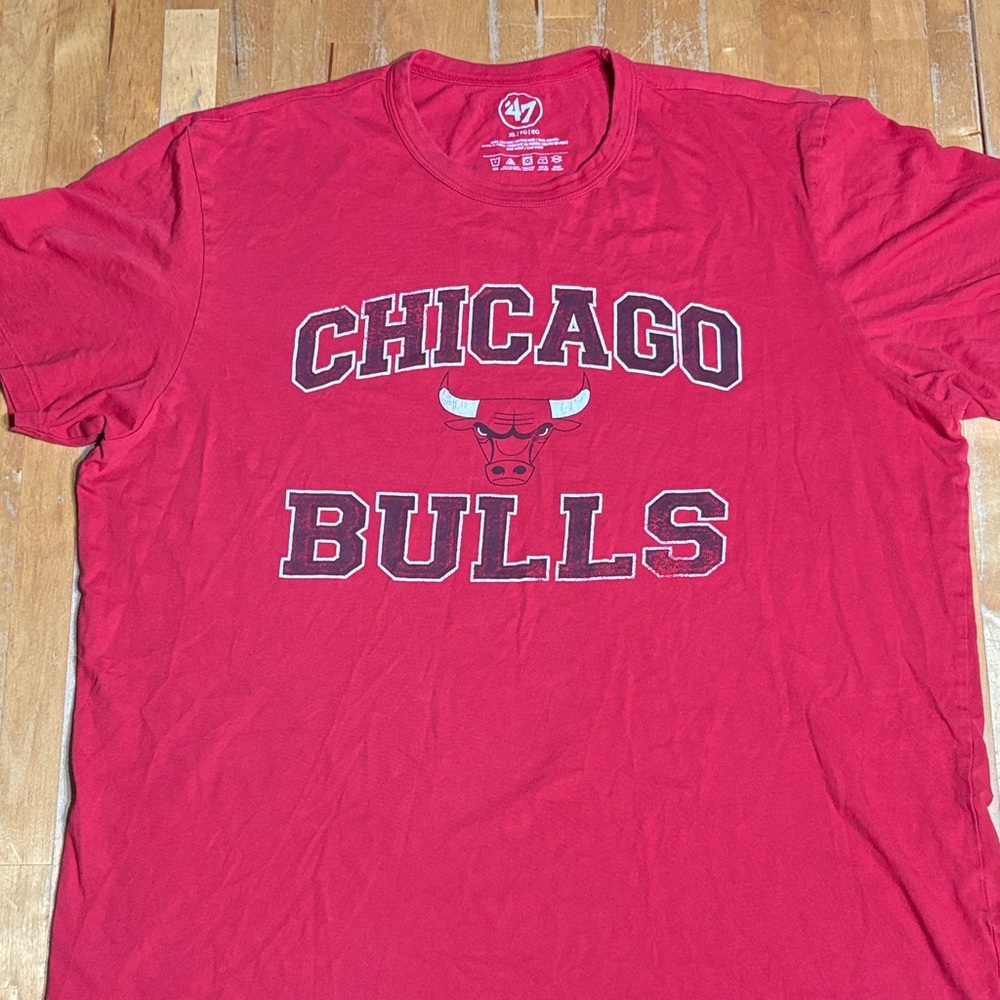 47 Brand Chicago Bulls Red Short Sleeve Tee